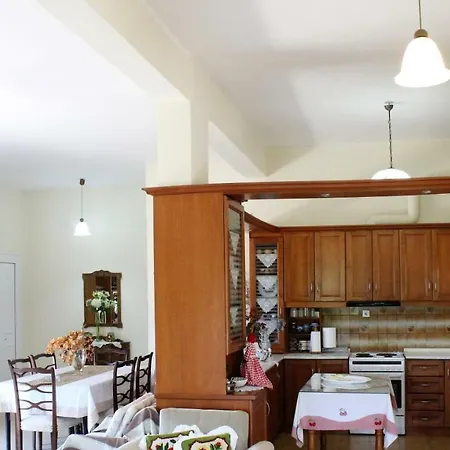 Vanas Holiday House