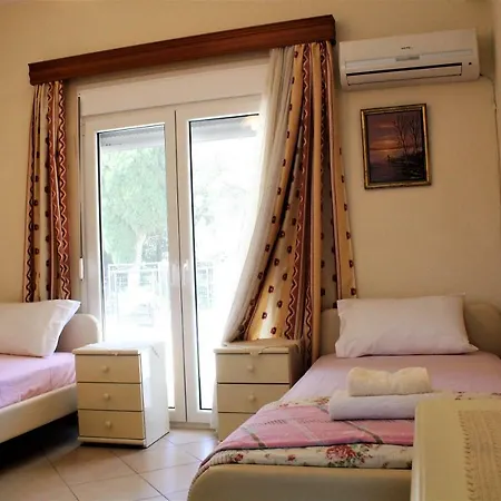 Vanas Holiday House